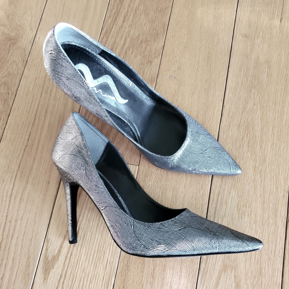 Nina Silver pumps size 10